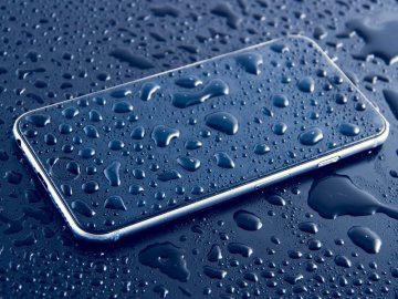 Čo robiť, keď spadne iPhone do vody ? RFOUR ti poradí !